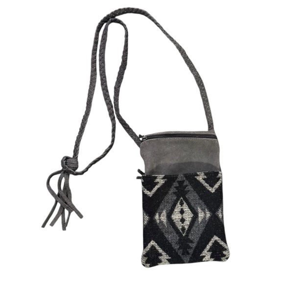 Manitobah Mukluks Suede Pouchette Shoulder Bag Crossbody Grey Aztec Wool - Picture 1 of 12